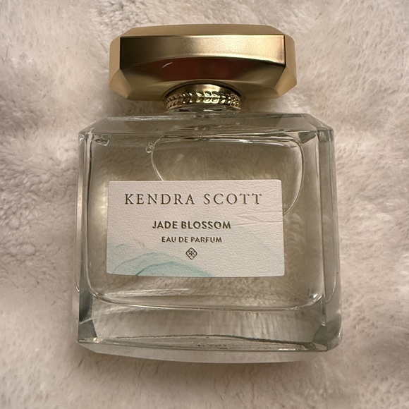 Brand New in Box-opened 
Kendra Scott Jade Blossom Fragrance Box - Picture 3 of 3